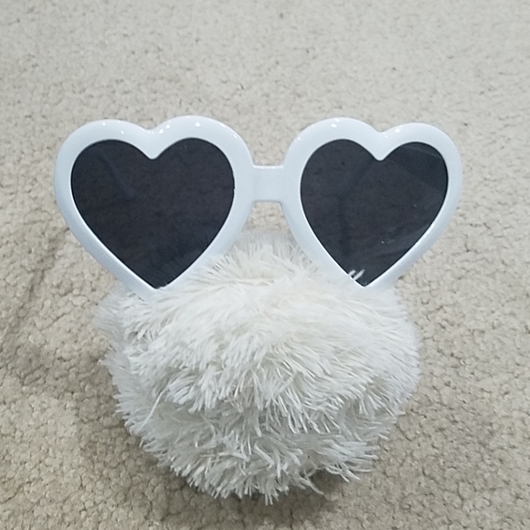 Heart Sunglasses - Picture 4 of 6